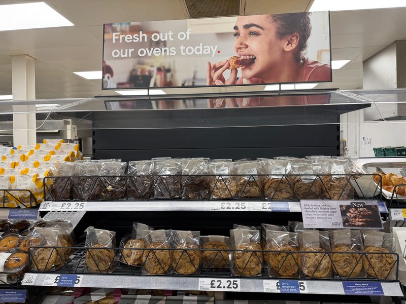 Tesco bakery shelf — detection layers